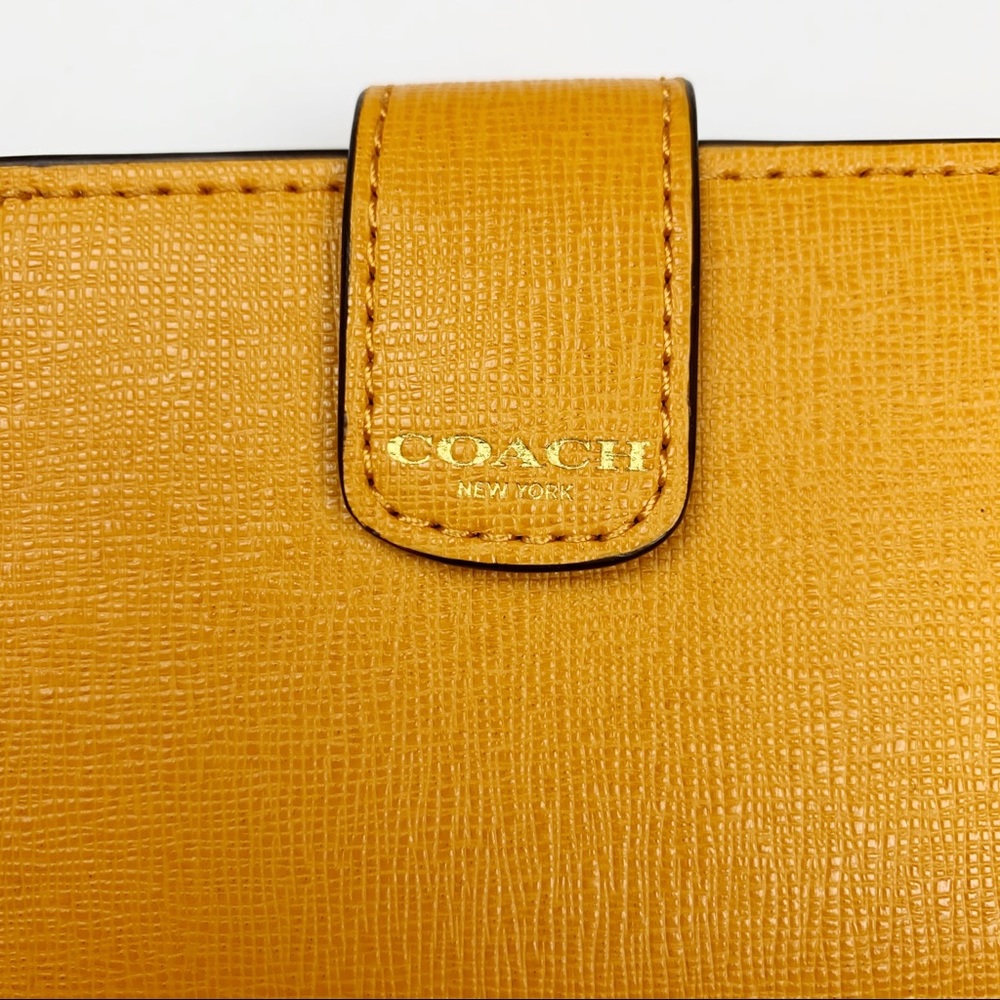 NWT Coach Marigold Wristlet Wallet - Picture 2 of 11